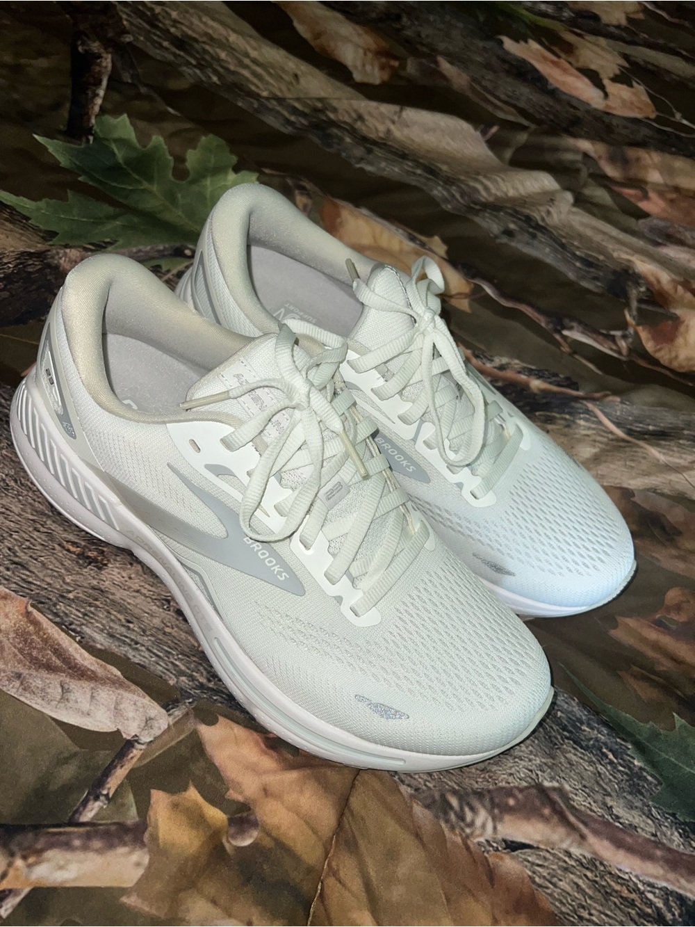 Brooks Adrenaline GTS 23 NWOT